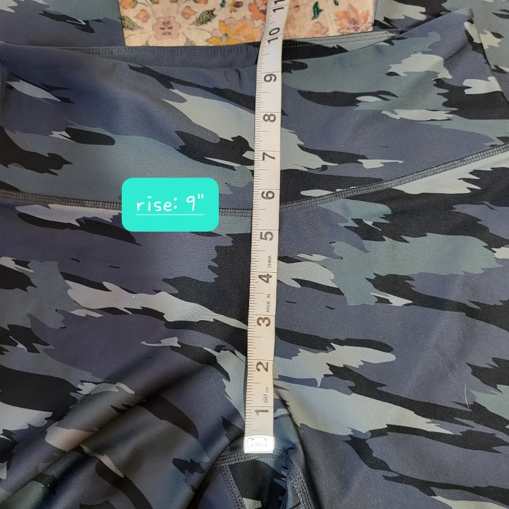 🌜 SOUL Camouflage Leggings Raised Silicone logo womens size S
